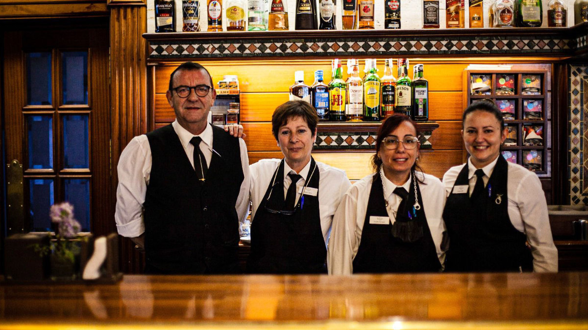 trabajadores cafetería Hotel Salvador